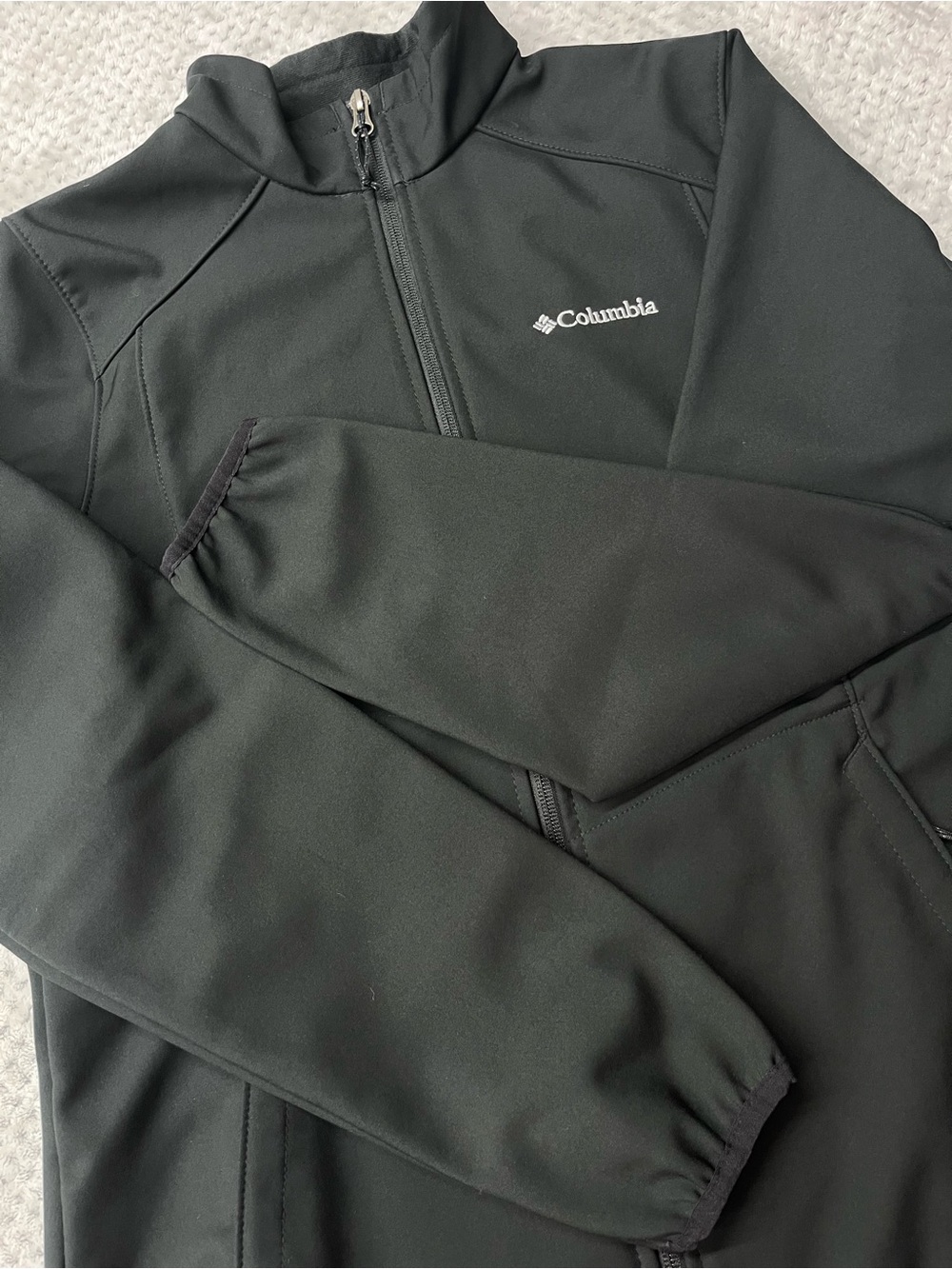 Columbia Men's Black Full-Zip Softshell Sweater